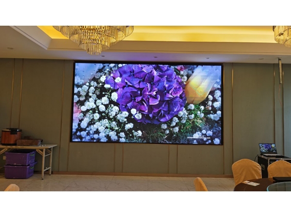 簡(jiǎn)述室內(nèi)LED顯示屏和戶外LED顯示屏的差異